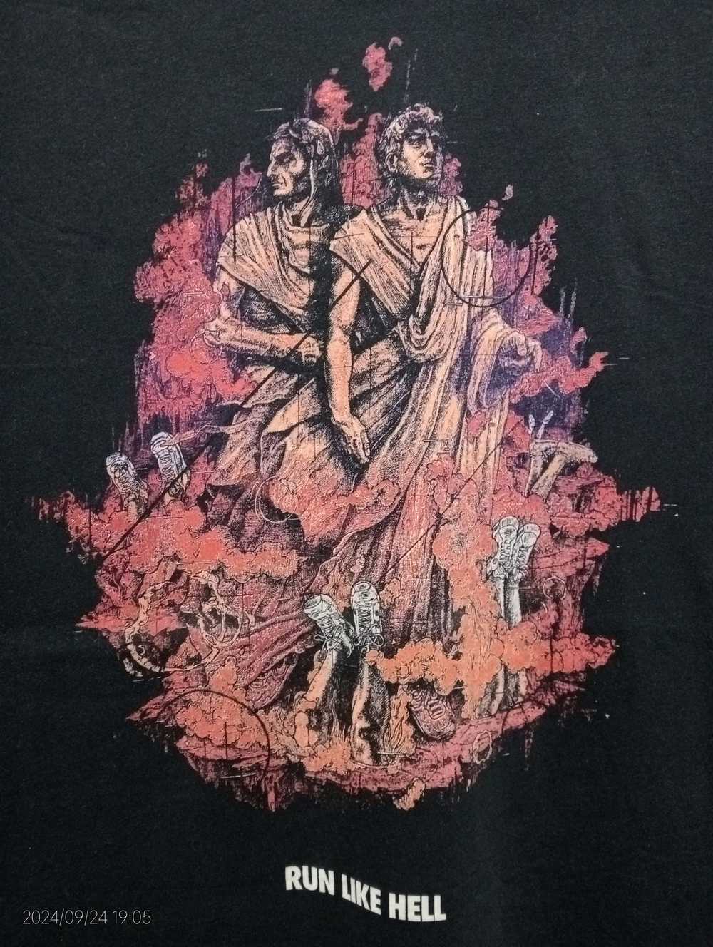 Nike × Streetwear Nike Run Like Hell Tee Very Rare - image 2