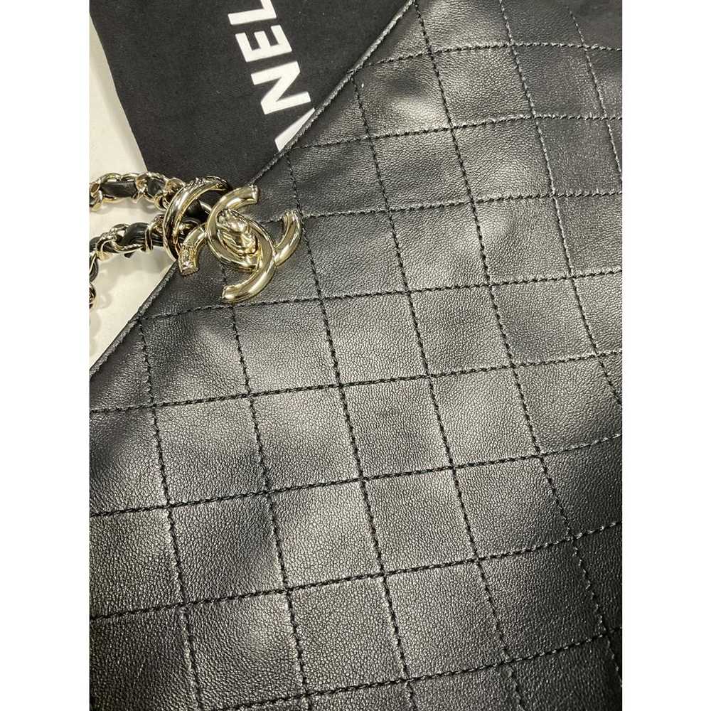 Chanel Chanel 22 leather handbag - image 11