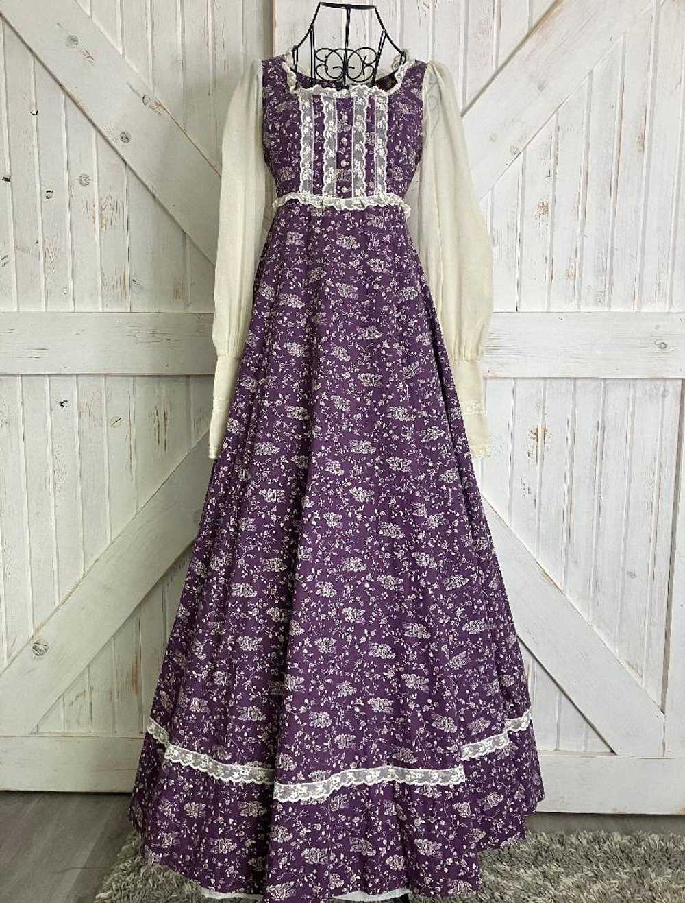 70's Vintage Gunne Sax Purple White Blue Floral V… - image 4