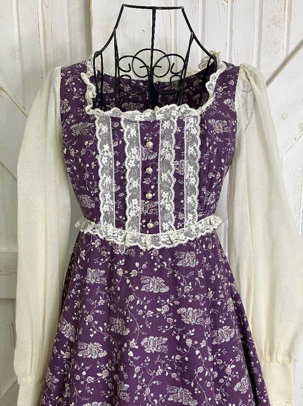 70's Vintage Gunne Sax Purple White Blue Floral V… - image 5