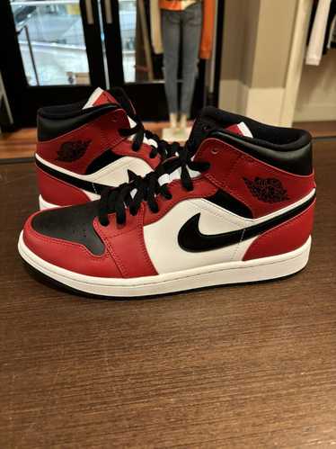 Jordan Brand Jordan 1 Mid ‘Chicago Toe’