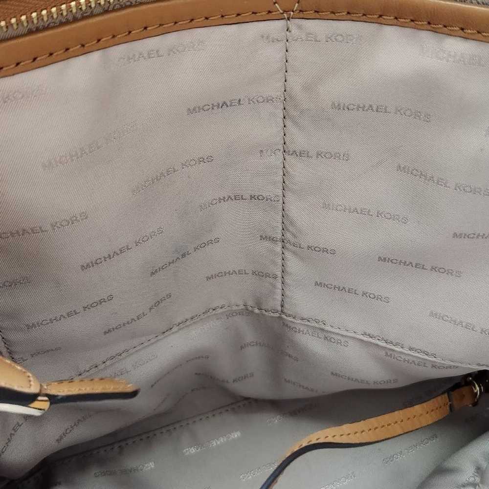 MICHAEL KORS  Large Signature Vanilla/Brown Tote - image 12