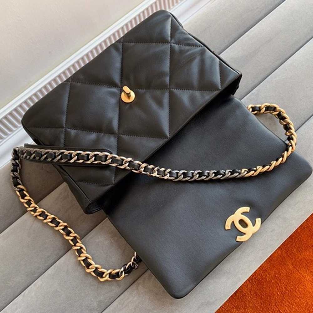 Chanel shoulder bag - image 3