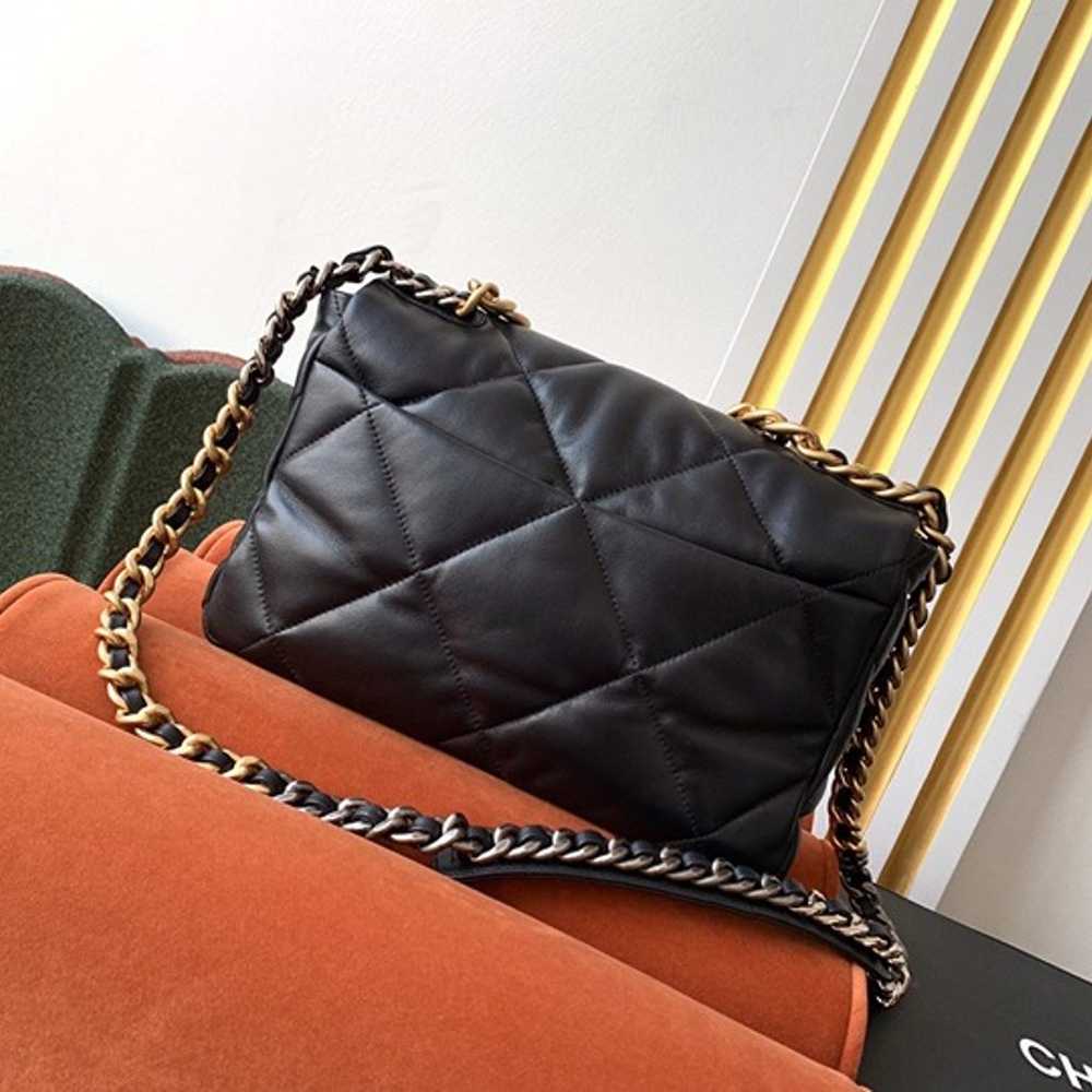 Chanel shoulder bag - image 4