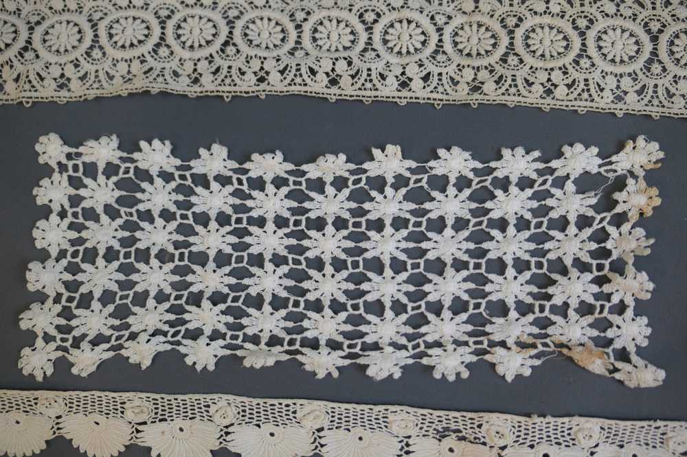 7 Pieces Antique Vintage Lace Trims, Remnants, Ed… - image 4