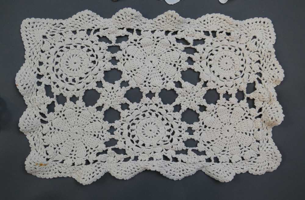 Lot of 9 Vintage Doilies, Runners, Handmade Croch… - image 11