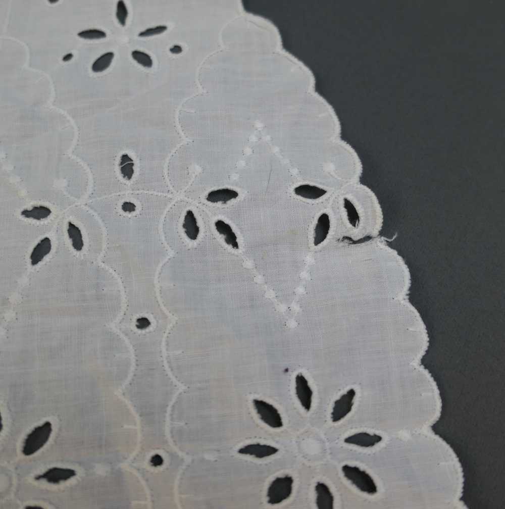 Lot of 9 Vintage Doilies, Runners, Handmade Croch… - image 7