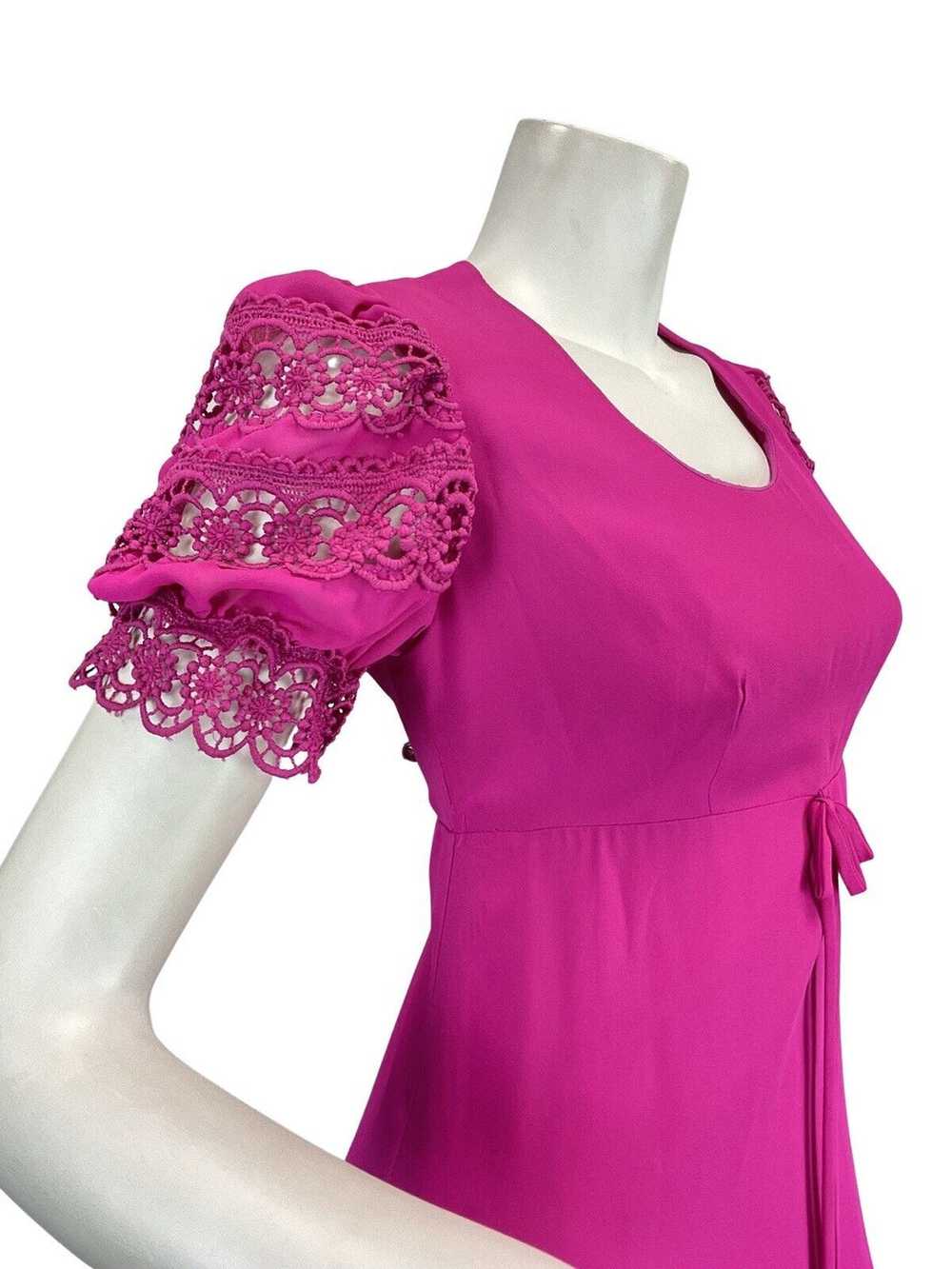 VINTAGE 60s 70s FUCHSIA PINK LACE EMPIRE LINE MOD… - image 4