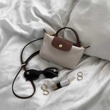 Longchamp shoulder bag in beige.