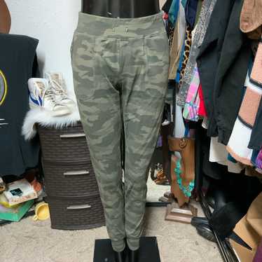 Unkwn 2023. Zyia Camo Joggers Size Medium - image 1