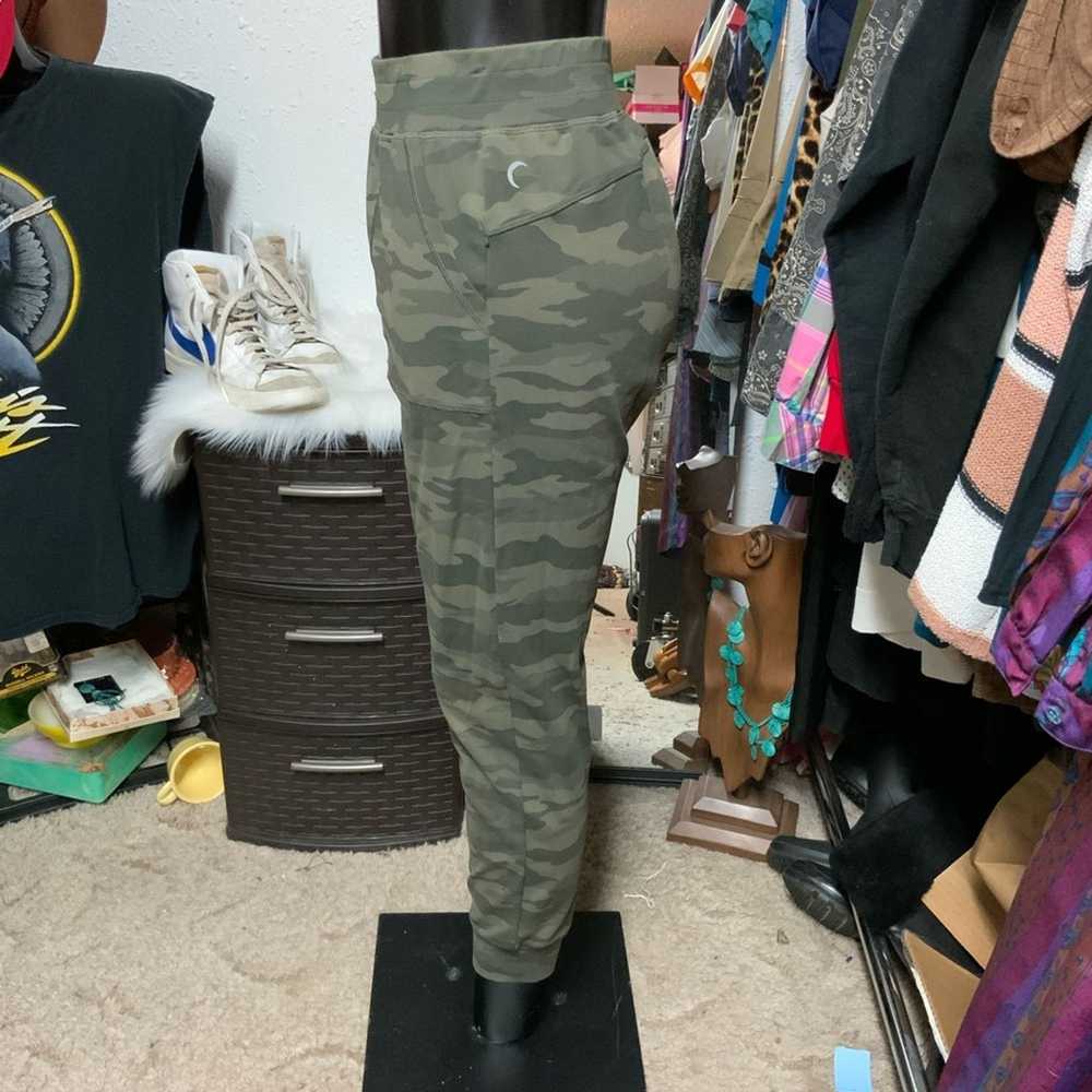 Unkwn 2023. Zyia Camo Joggers Size Medium - image 2