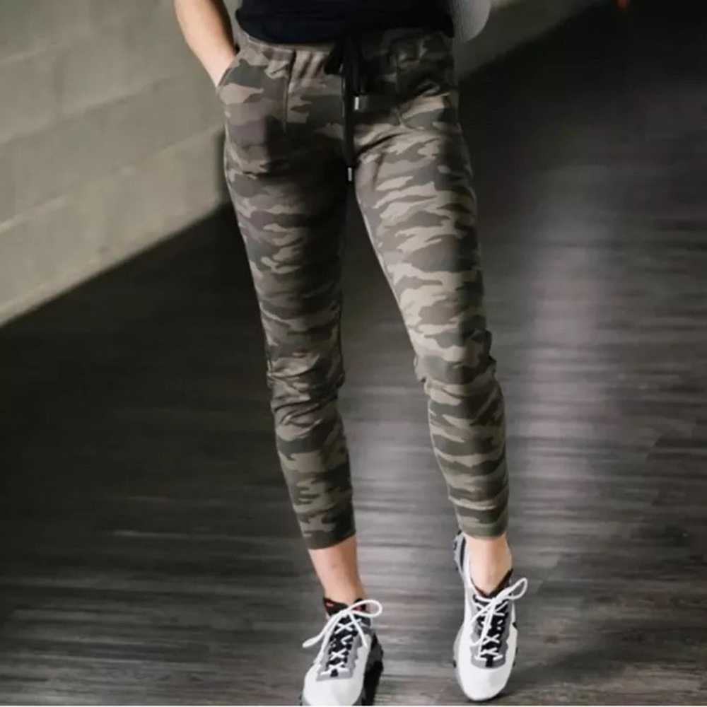 Unkwn 2023. Zyia Camo Joggers Size Medium - image 8