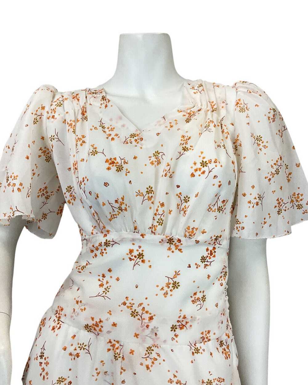 VINTAGE 60s 70s WHITE ORANGE BROWN FLORAL DITSY P… - image 3