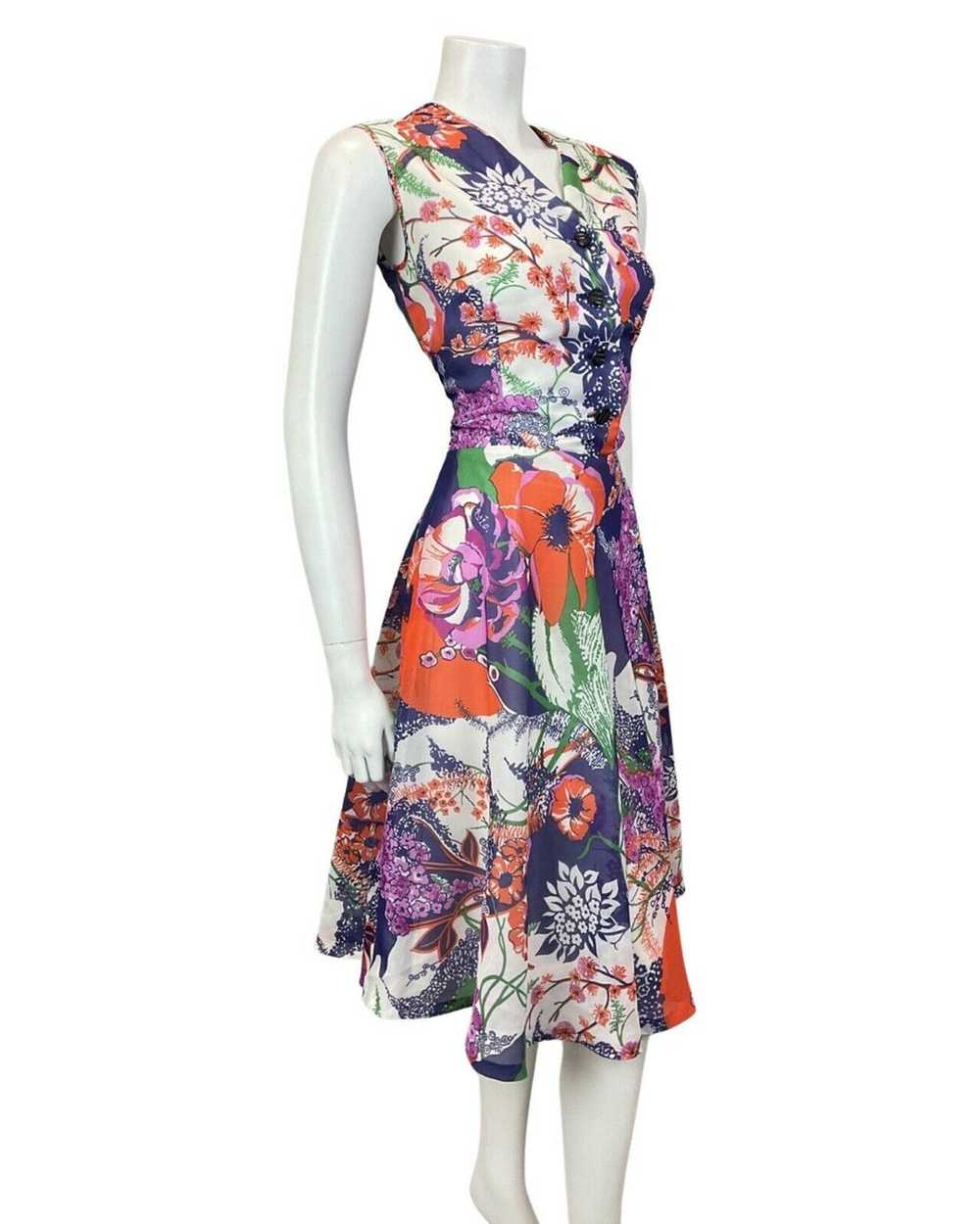 VINTAGE 60s 70s PURPLE GREEN RED FLORAL SLEEVELES… - image 5