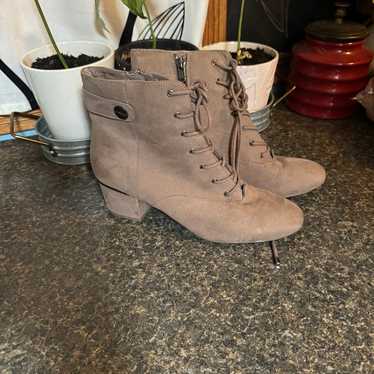 Liz claiborne brown boots best sale