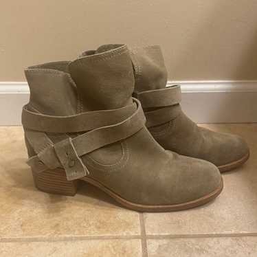 Ugg Elora ankle boots