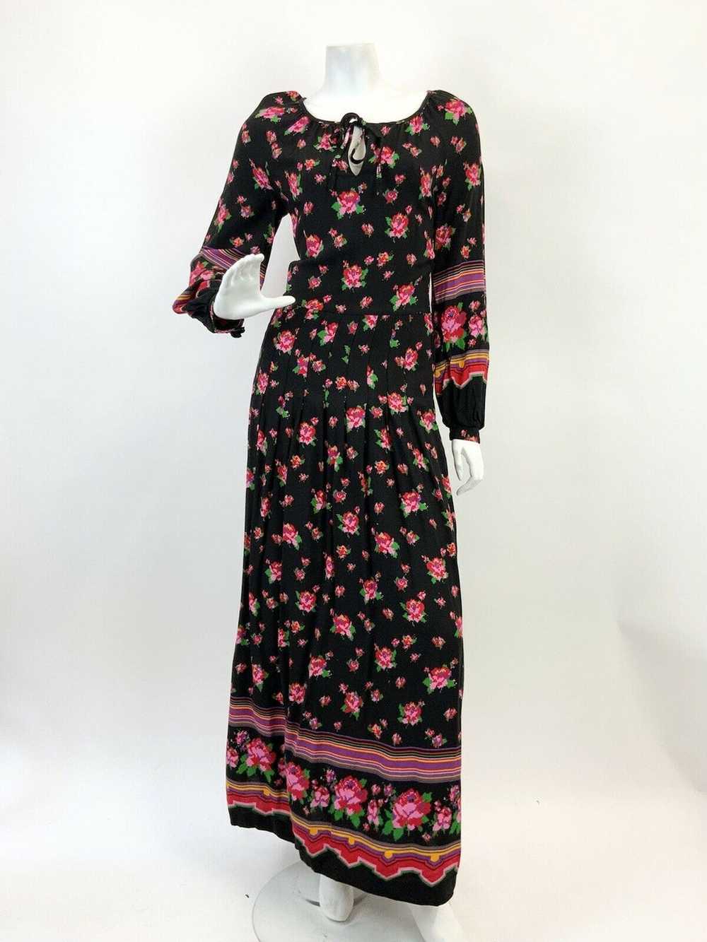 VINTAGE 60s 70s BLACK PINK GREEN RED FLORAL ROSE … - image 2