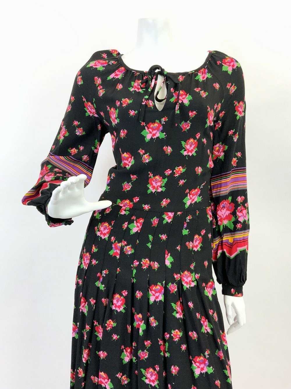 VINTAGE 60s 70s BLACK PINK GREEN RED FLORAL ROSE … - image 3