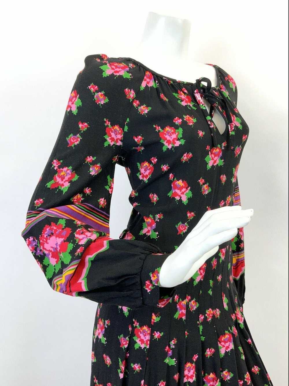 VINTAGE 60s 70s BLACK PINK GREEN RED FLORAL ROSE … - image 4