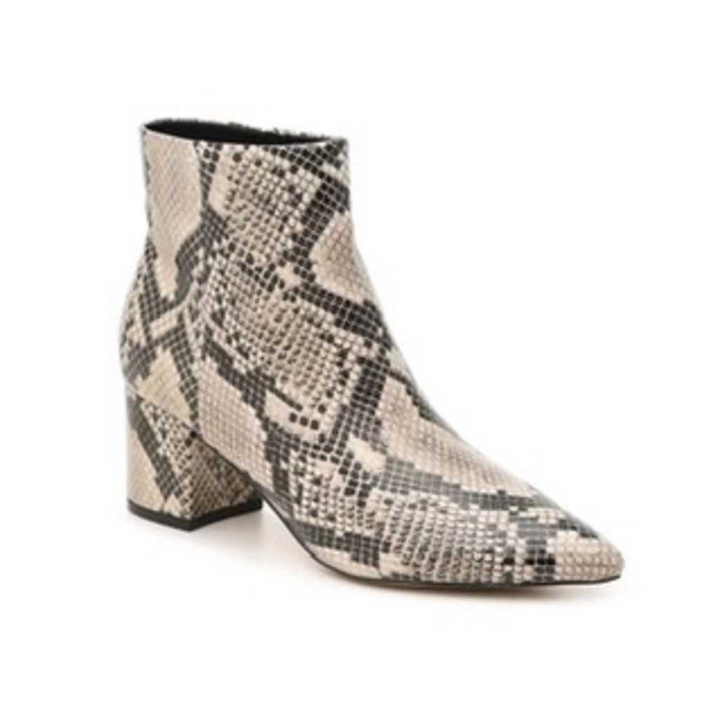 Women's Marc Fisher Heeled Boots Snake Skin Weste… - image 1