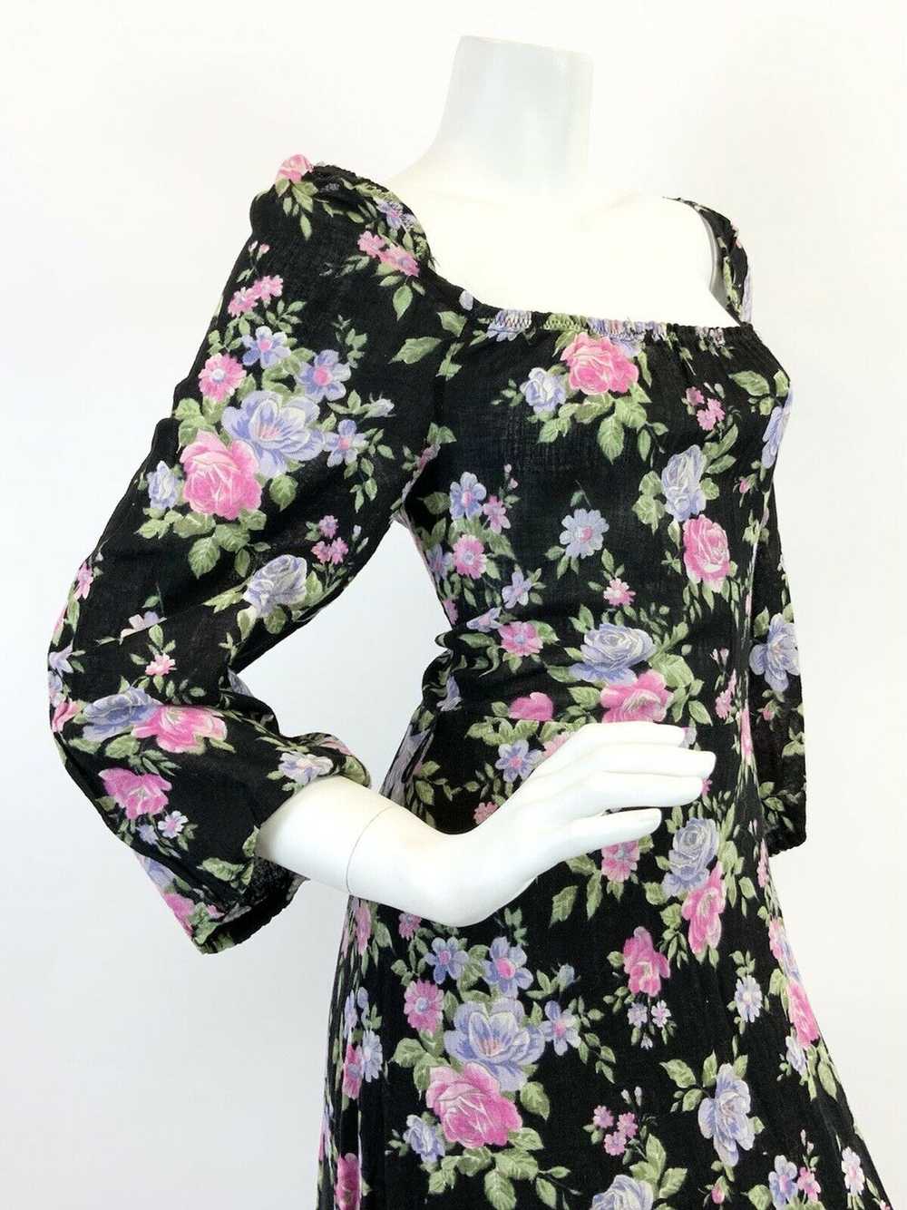 VINTAGE 60s 70s BLACK PINK PURPLE GREEN FLORAL RO… - image 4