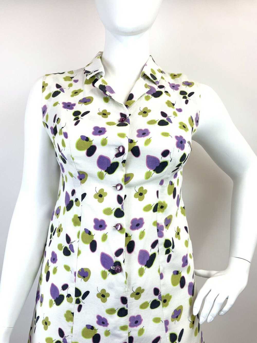 VINTAGE 60s 70s WHITE GREEN PURPLE BLACK FLORAL D… - image 4