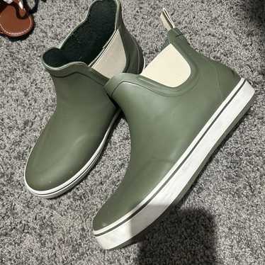 London fog green rainboots