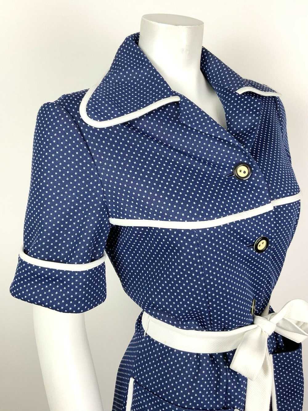 VINTAGE 60s 70s NAVY BLUE WHITE POLKA DOT BELTED … - image 3