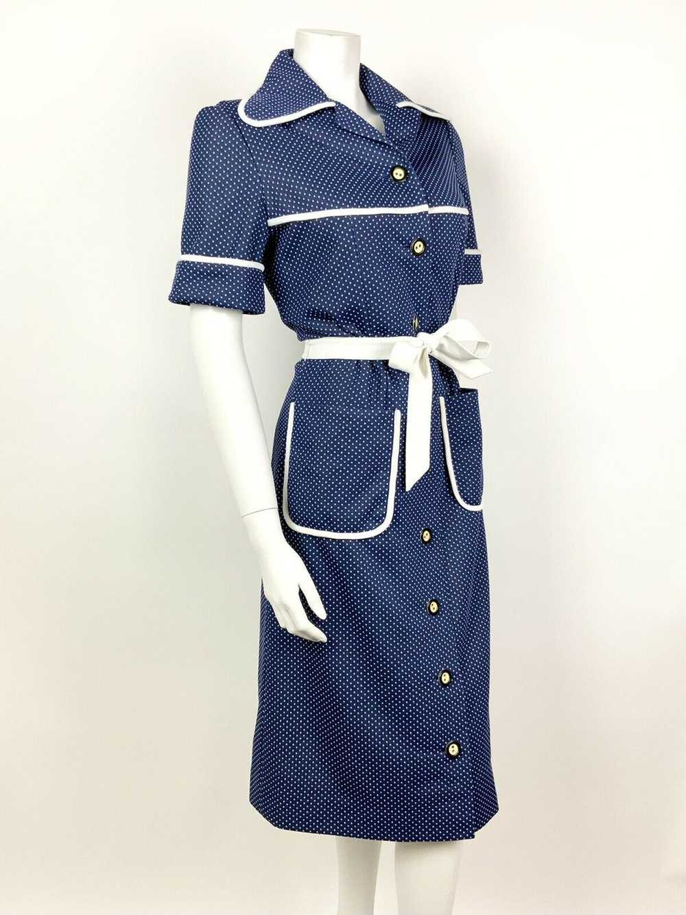 VINTAGE 60s 70s NAVY BLUE WHITE POLKA DOT BELTED … - image 5