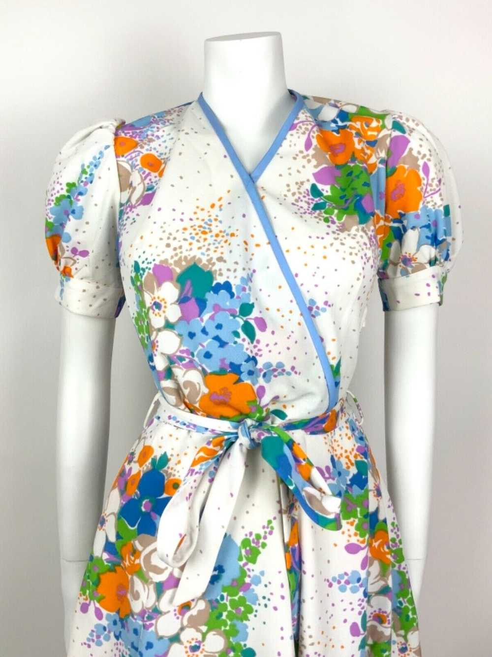 VINTAGE 60s 70s WHITE BLUE ORANGE PURPLE FLORAL W… - image 3