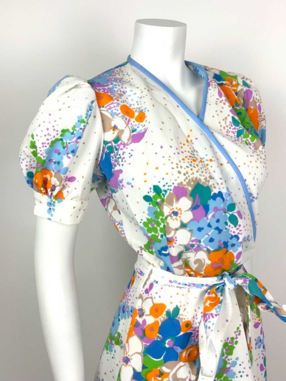 VINTAGE 60s 70s WHITE BLUE ORANGE PURPLE FLORAL W… - image 4