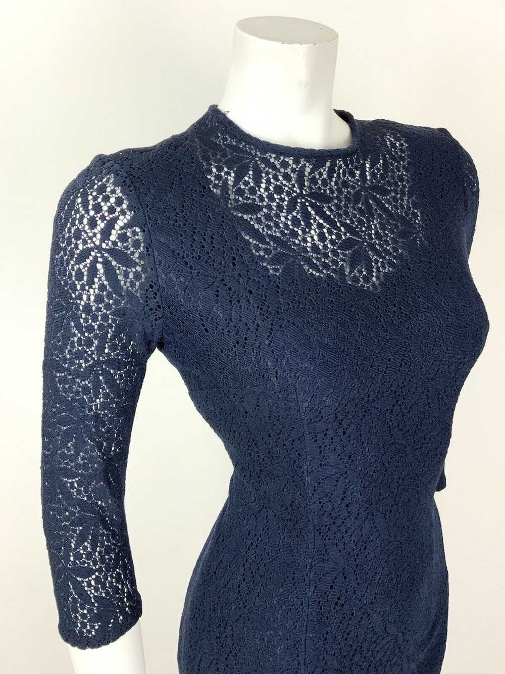 VINTAGE 60s 70s NAVY BLUE FLORAL LACE MOD PENCIL … - image 4