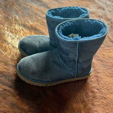 UGG Classic Short II