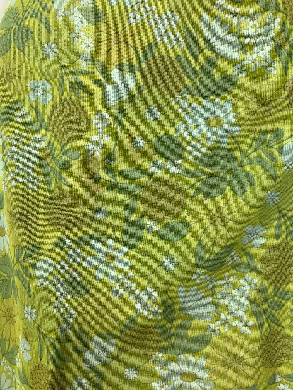 VTG 60s 70s GREEN WHITE YELLOW FLORAL DAISY BOTAN… - image 4