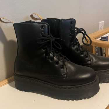 Dr. Martens Vegan Jadon