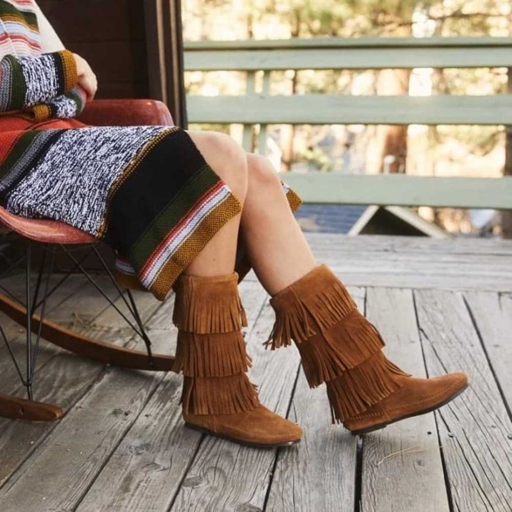 Minnetonka Moccasin 3-Layer Fringe Boots 9 - image 1