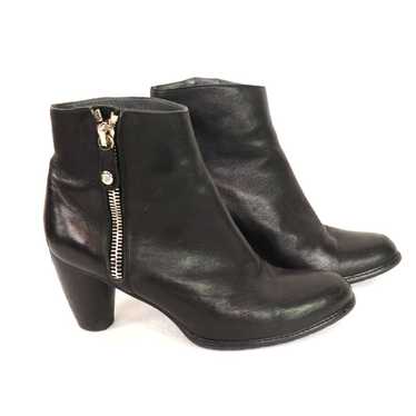 Stuart Weitzman Leather Zip up Booties size 8