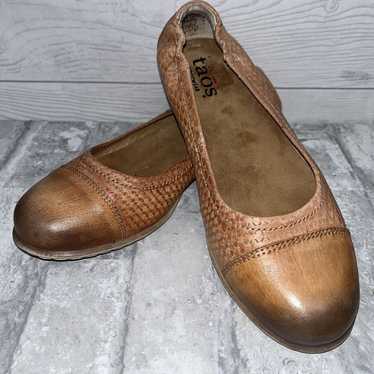 Taos Cleo Burnished Round Toe Perforated Brown Lea