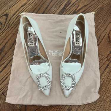 Badgley Mischka white satin Cher crystal buckle pu