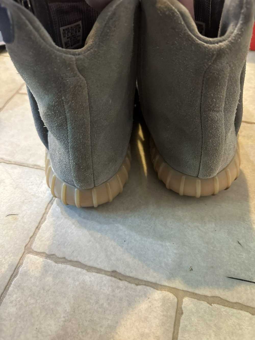 Adidas × Yeezy Season Yeezy 750 ‘Light Gray’ 2016 - image 4