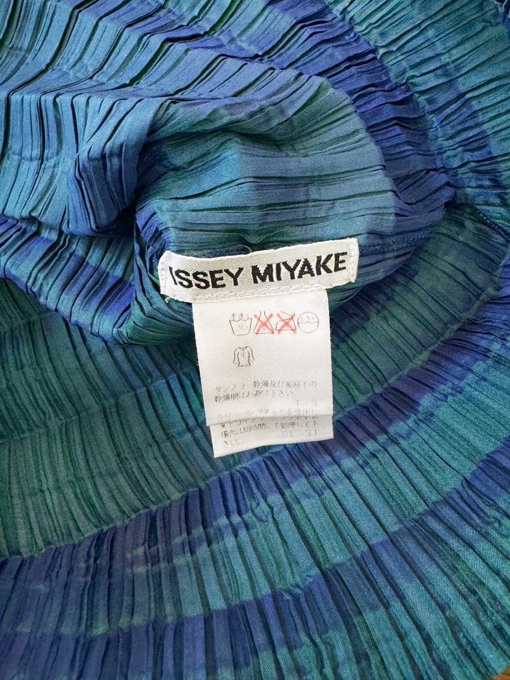 Issey Miyake 2000s Blue Pleated High Neck Top - image 2