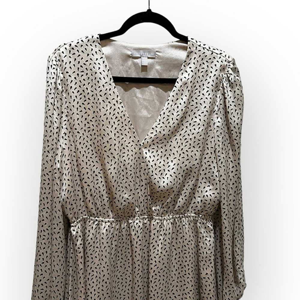 Chelsea 28 Satin Beige Printed V-Neck Long Sleeve… - image 3