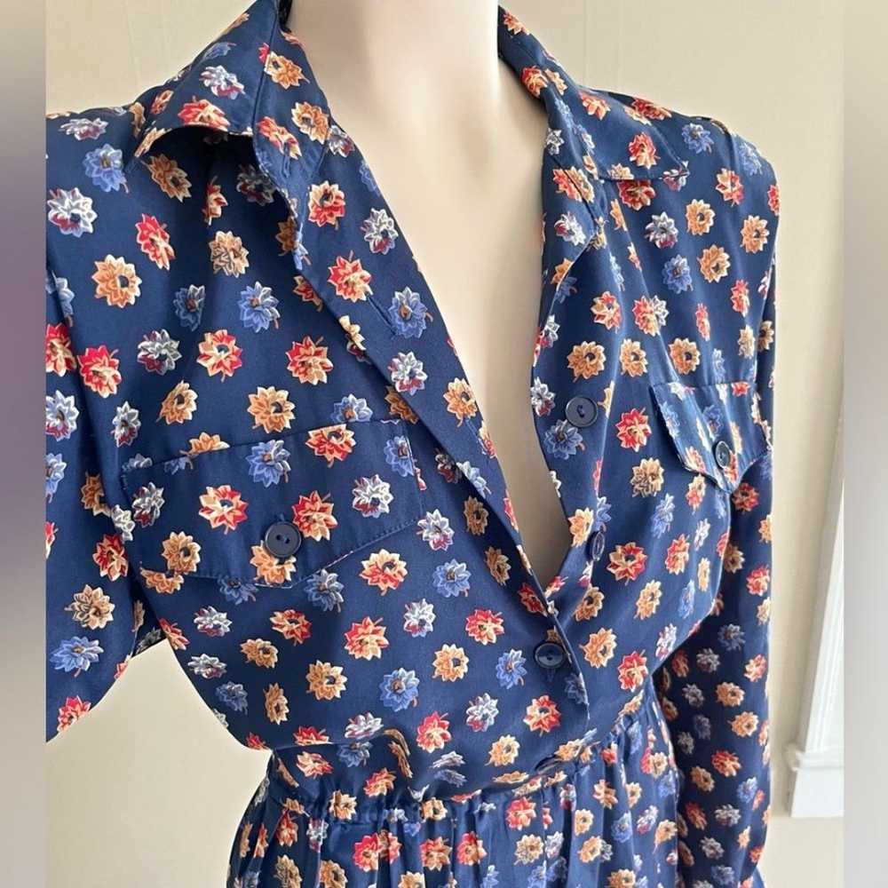 VINTAGE Leslie Fay 1970’s blue floral 1/2 button … - image 2