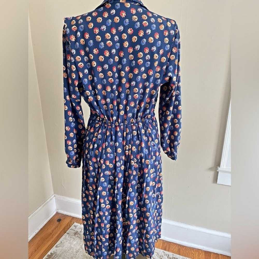 VINTAGE Leslie Fay 1970’s blue floral 1/2 button … - image 5