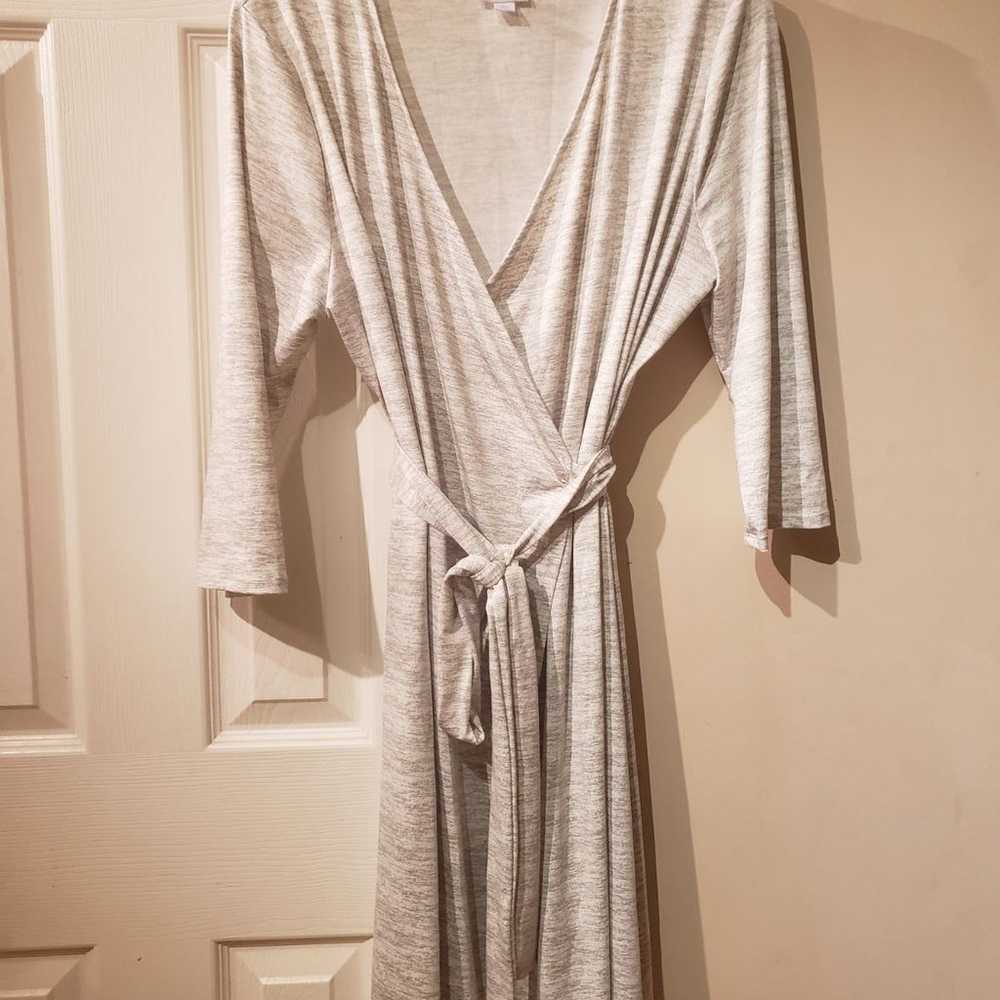 LuLaRoe Michelle True Wrap Dress In Heathered Gray - image 5