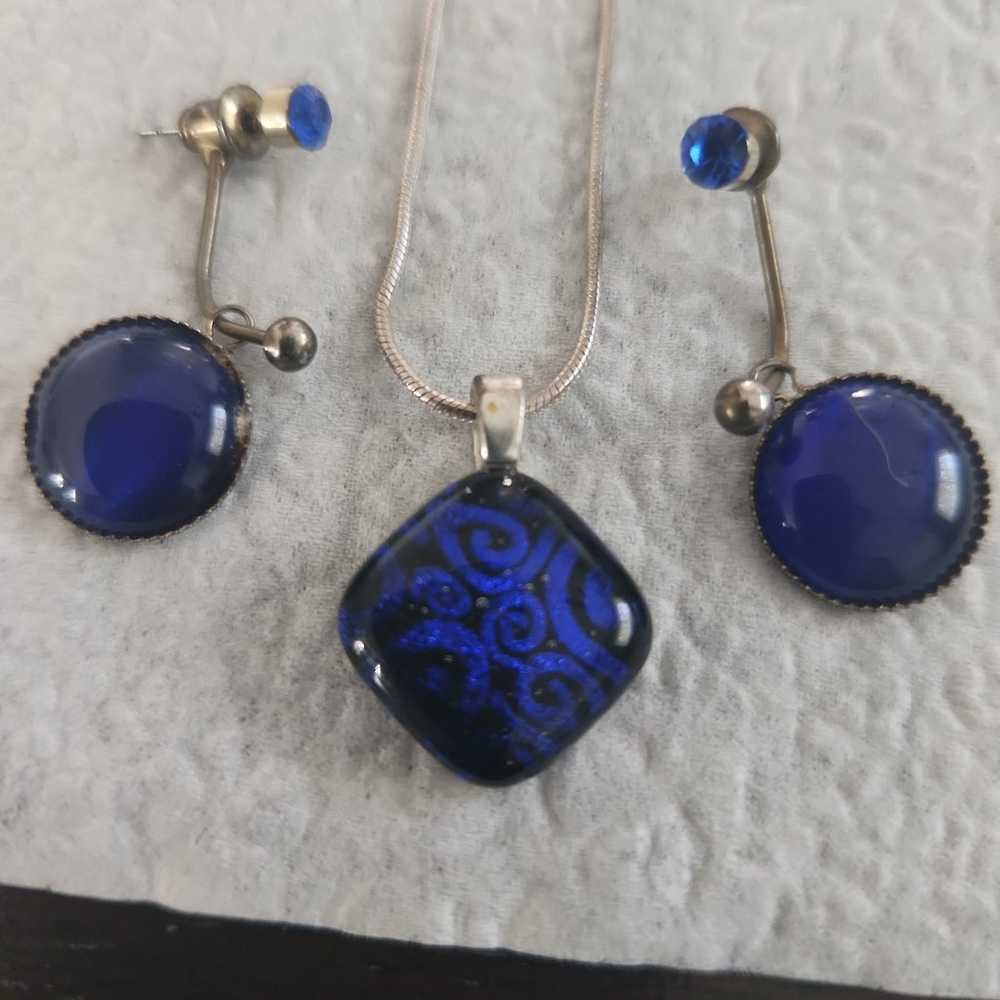 VINTAGE BLUE ETCHED GLASS EARRINGS AND NECKLACE S… - image 4