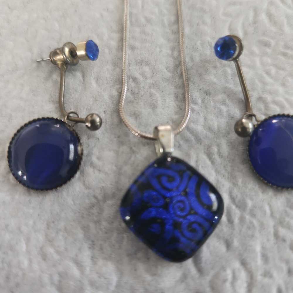 VINTAGE BLUE ETCHED GLASS EARRINGS AND NECKLACE S… - image 5