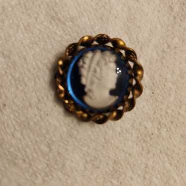 VINTAGE WEST GERMANY CAMEO BROOCH - image 1