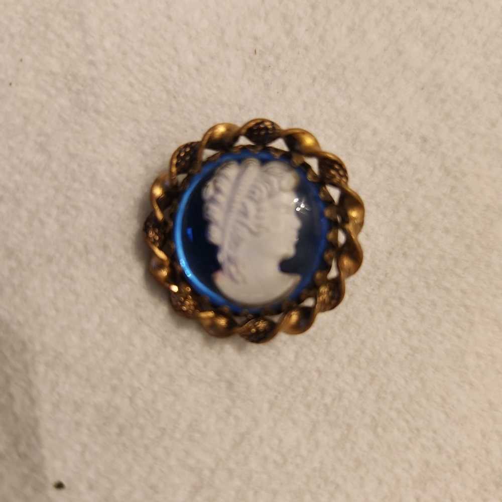 VINTAGE WEST GERMANY CAMEO BROOCH - image 3