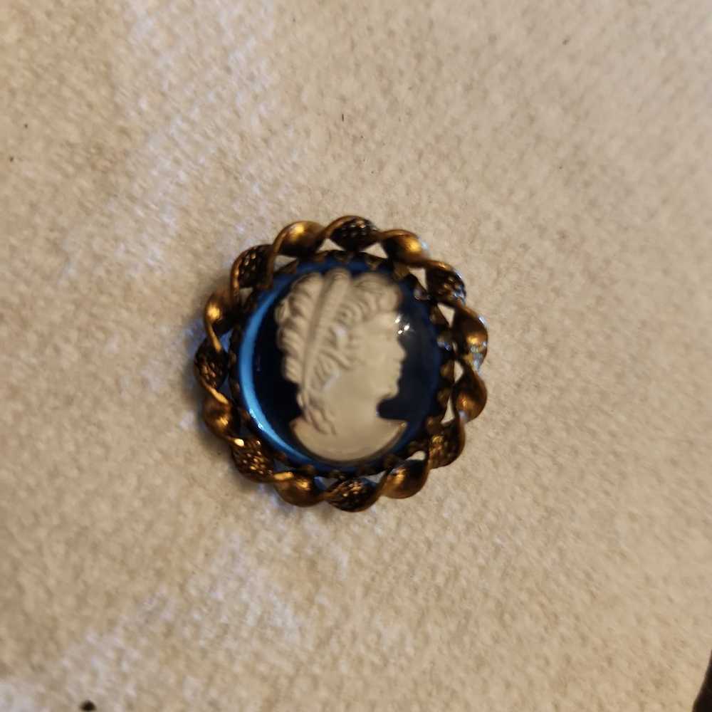 VINTAGE WEST GERMANY CAMEO BROOCH - image 4